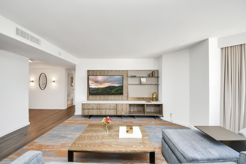 1300 Lamar Street - Photo 5