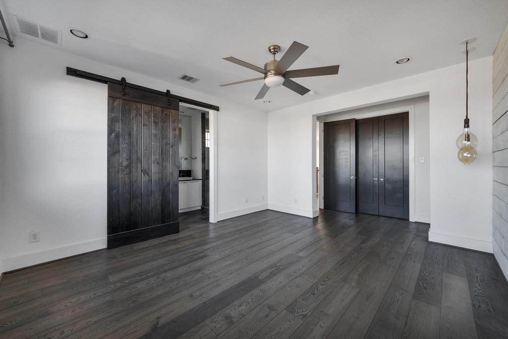 9623 Towne Lake Parkway - Photo 16