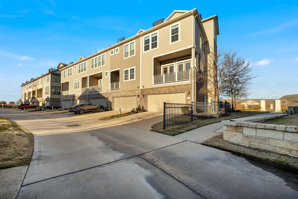 9623 Towne Lake Parkway - Photo 24