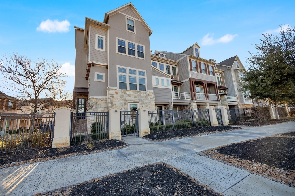 9623 Towne Lake Parkway - Photo 0