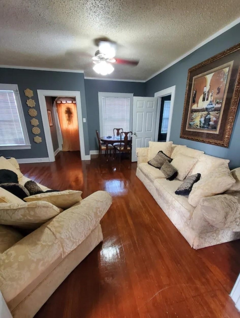 2322 Oakdale Street - Photo 2