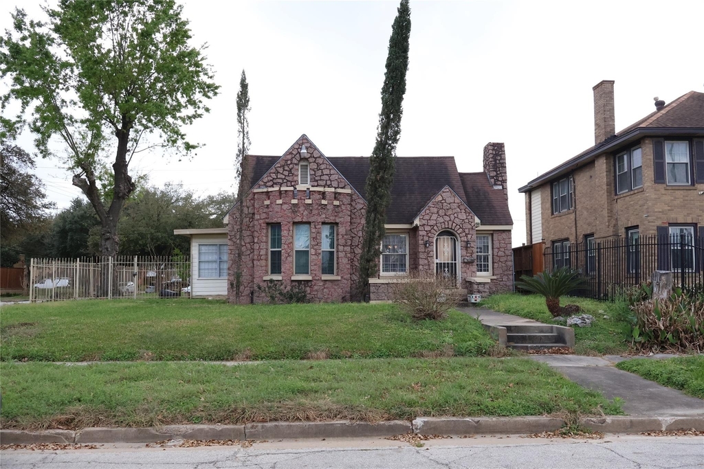 2322 Oakdale Street - Photo 0
