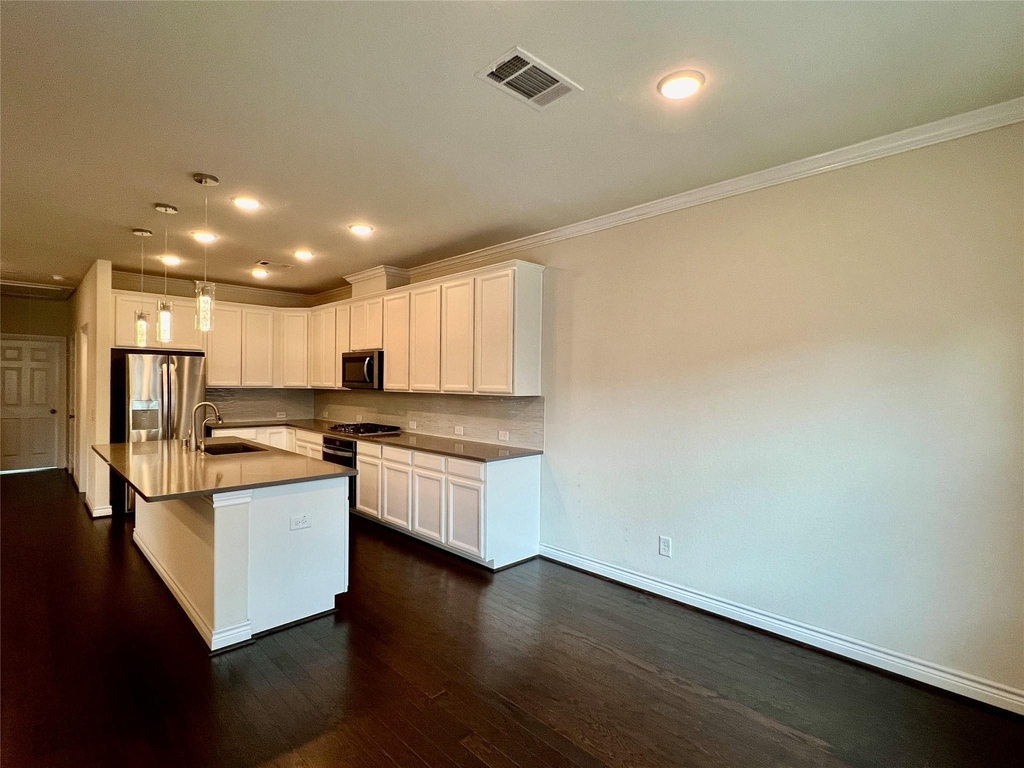 10916 Cannes Memorial Drive - Photo 9