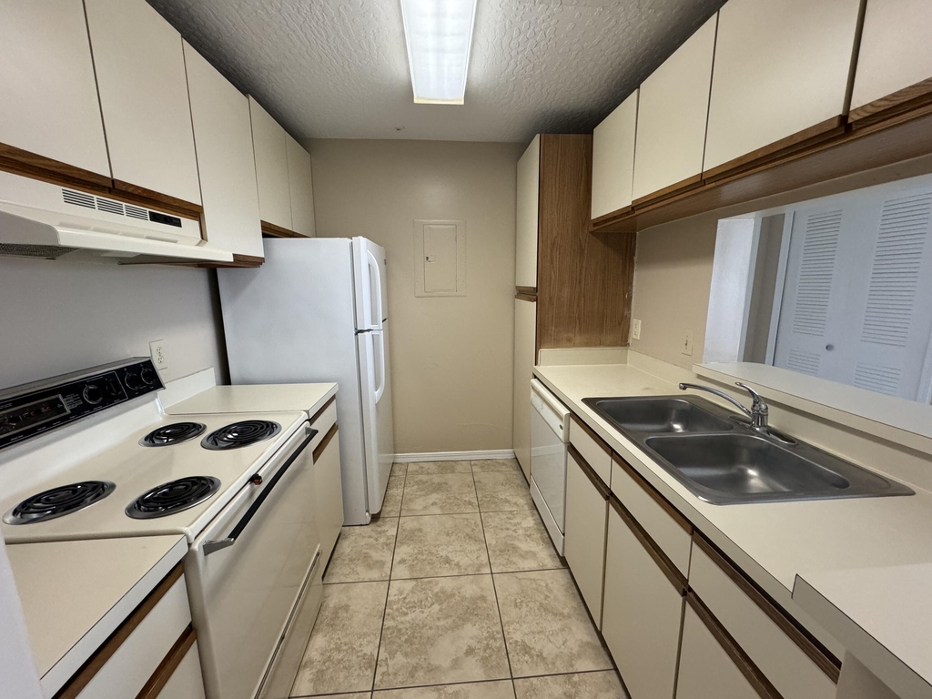 7667 N Wickham Road - Photo 7