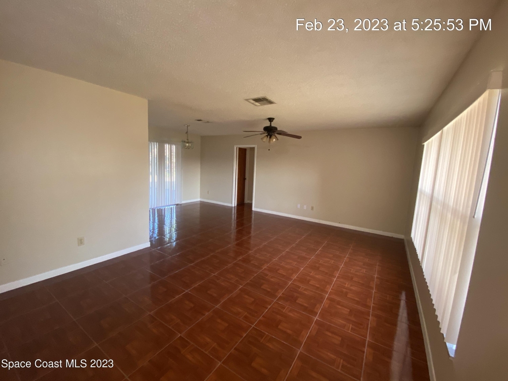 304 Darrow Avenue - Photo 2