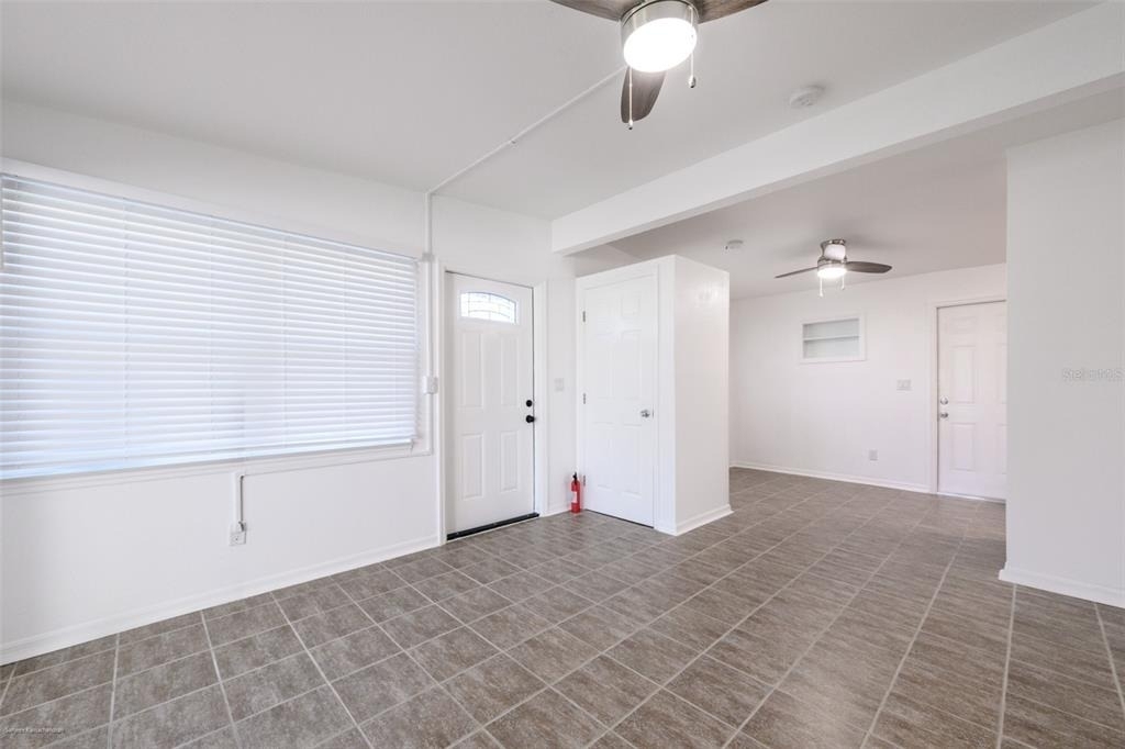 927 W Olympia Avenue - Photo 5