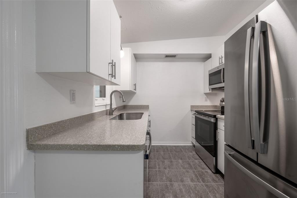 927 W Olympia Avenue - Photo 16