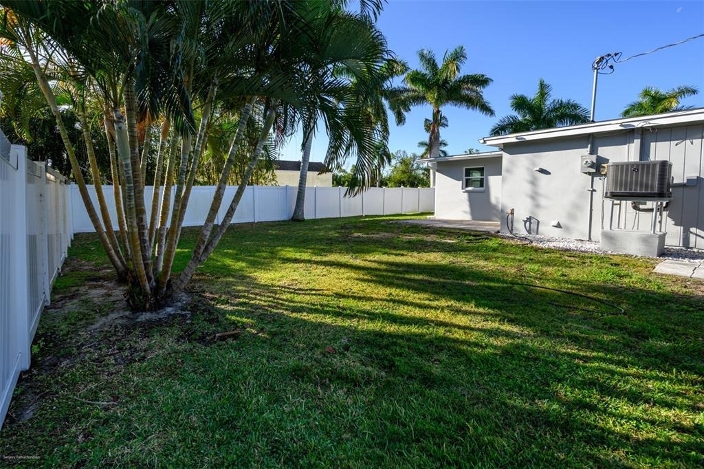 927 W Olympia Avenue - Photo 2