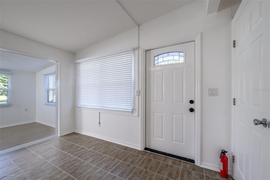 927 W Olympia Avenue - Photo 3