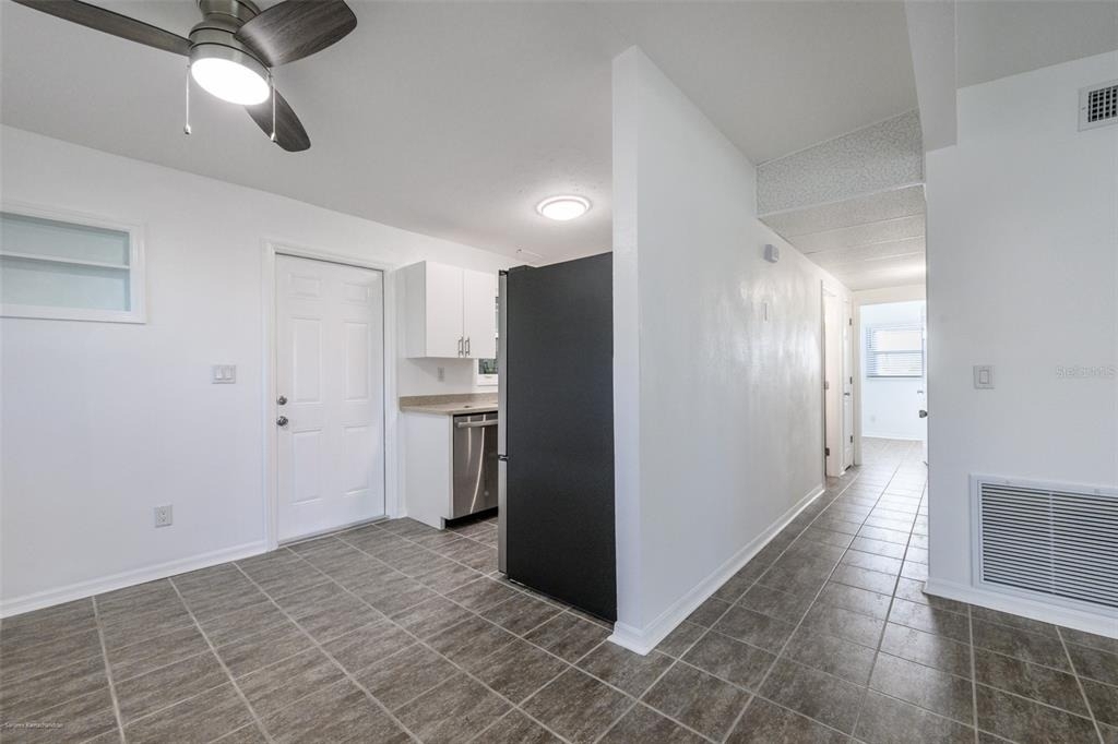 927 W Olympia Avenue - Photo 10