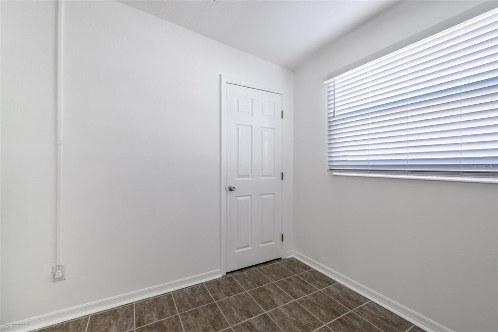 927 W Olympia Avenue - Photo 22