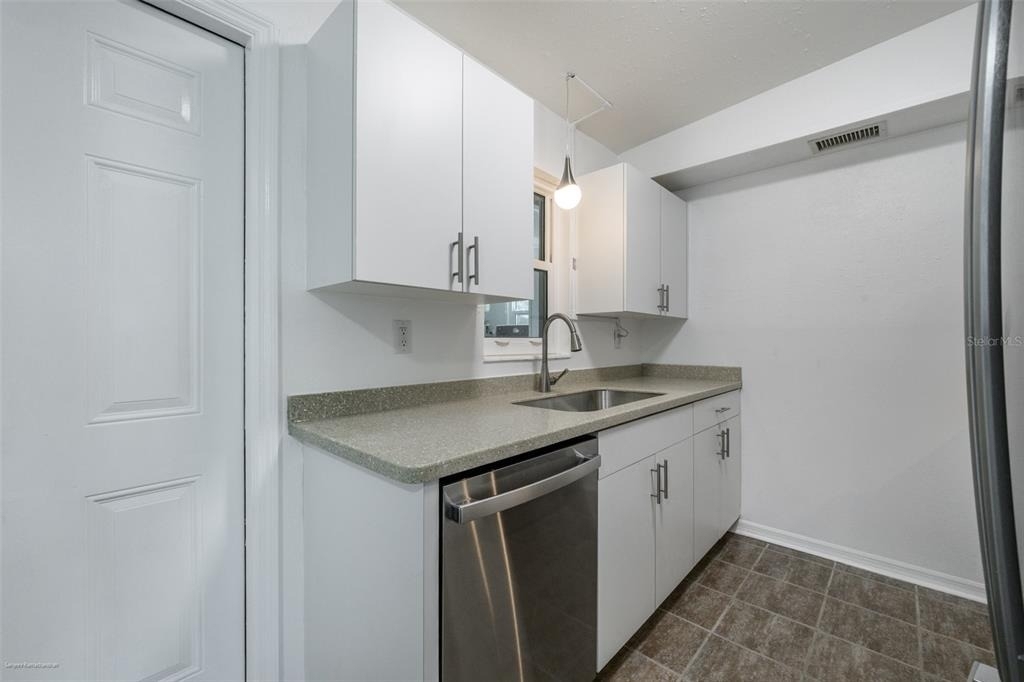 927 W Olympia Avenue - Photo 18
