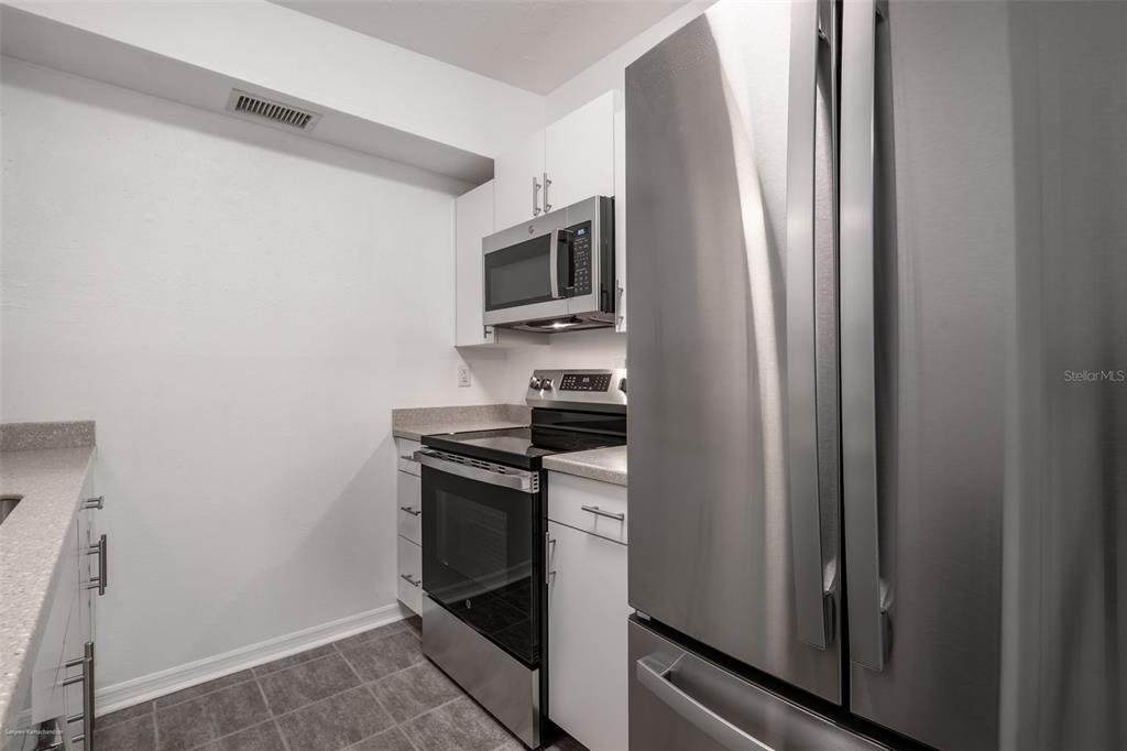 927 W Olympia Avenue - Photo 17
