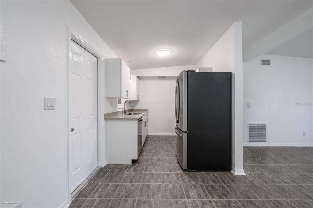 927 W Olympia Avenue - Photo 15