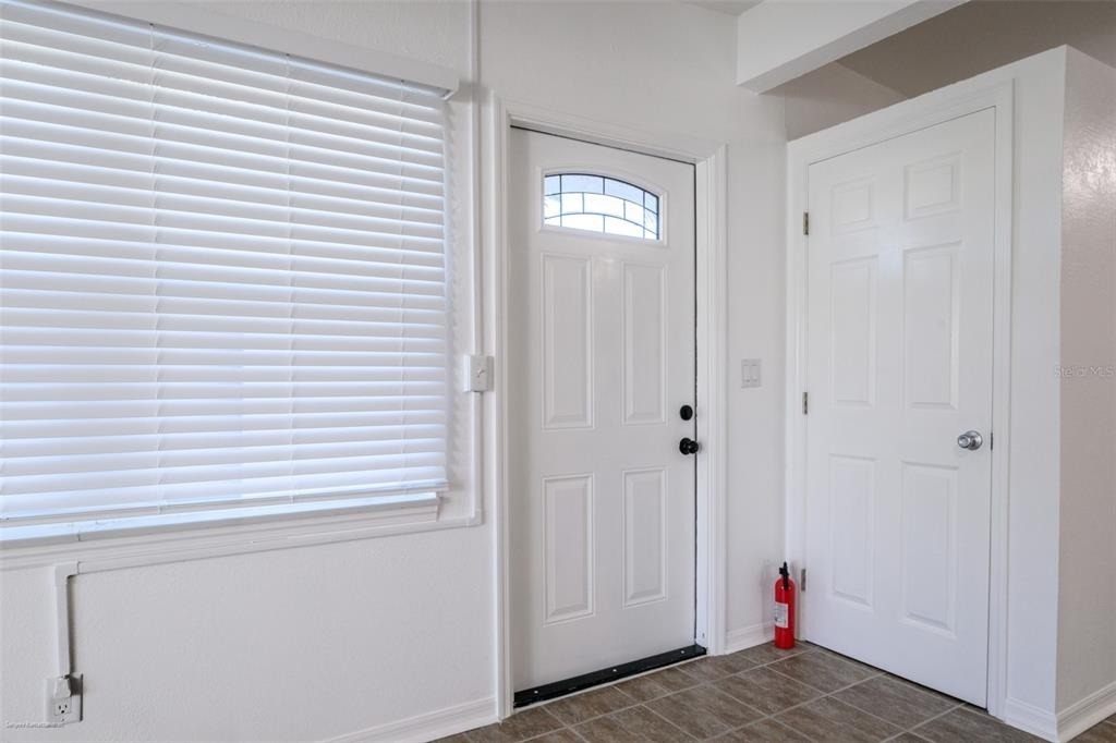 927 W Olympia Avenue - Photo 4