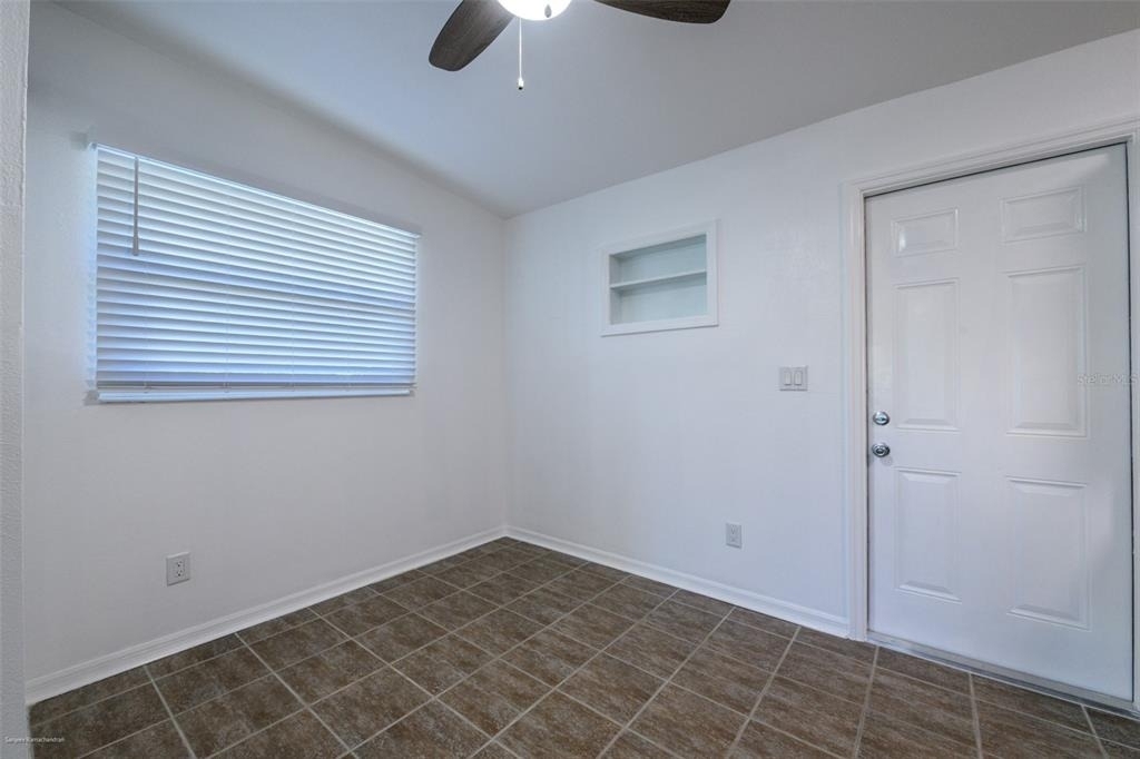 927 W Olympia Avenue - Photo 14