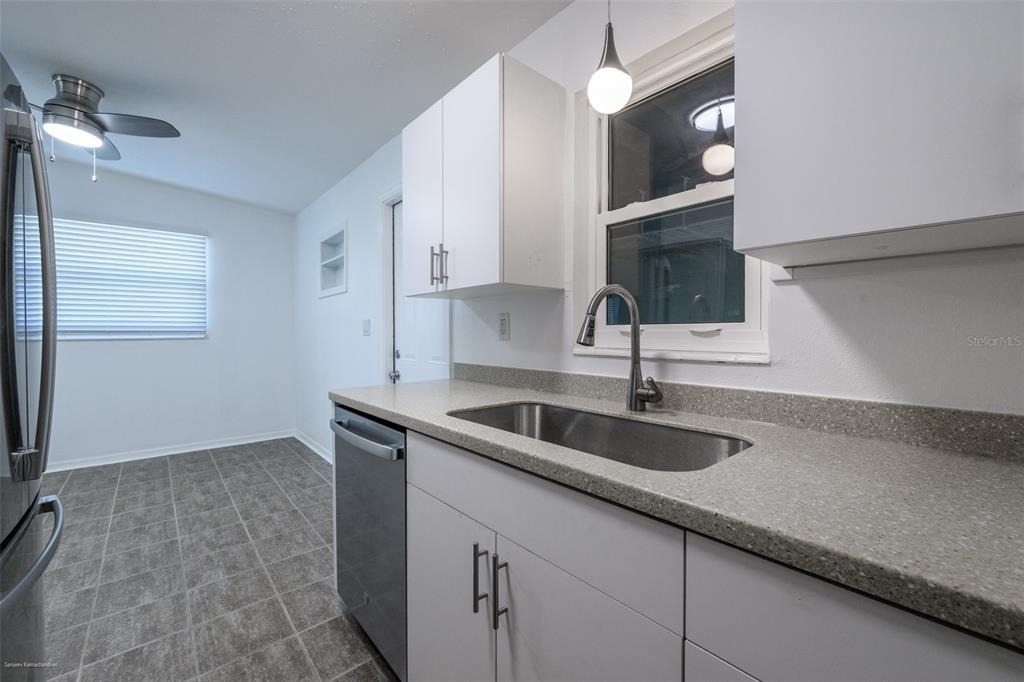 927 W Olympia Avenue - Photo 20
