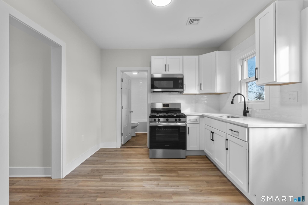 246 Judson Place - Photo 3