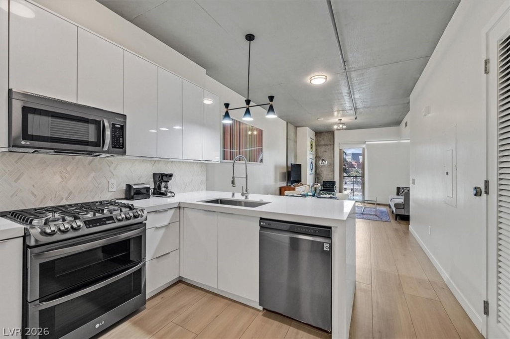 353 E Bonneville Avenue - Photo 13