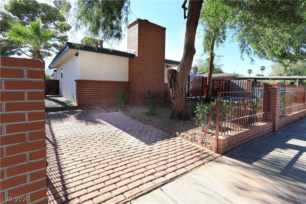 2100 Santa Ynez Drive - Photo 3