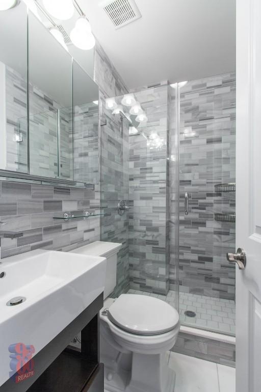 560 Hudson Street - Photo 2
