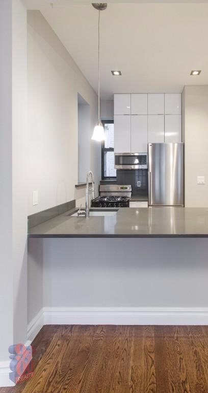 560 Hudson Street - Photo 0