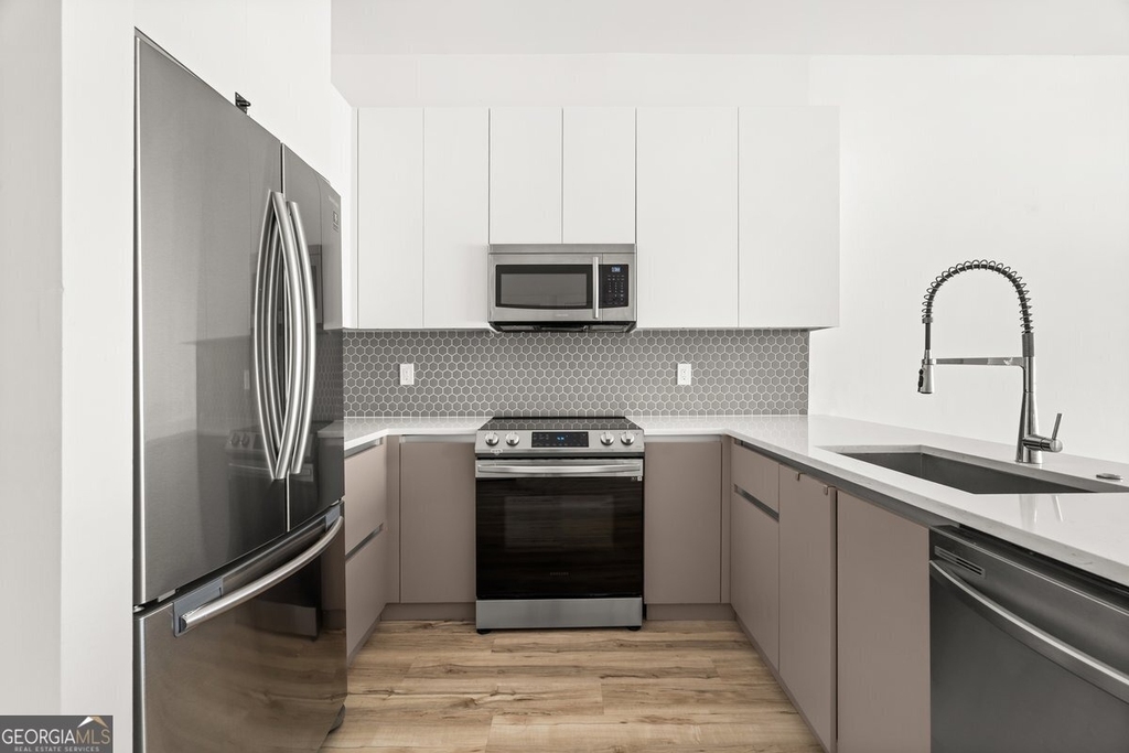 1155 Custer Avenue Se - Photo 2