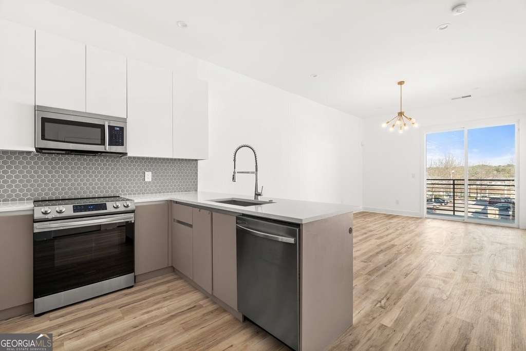 1155 Custer Avenue Se - Photo 0