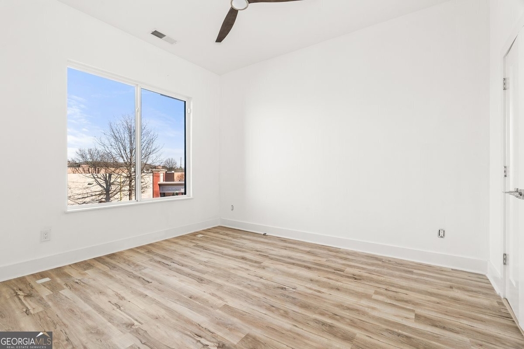 1155 Custer Avenue Se - Photo 9