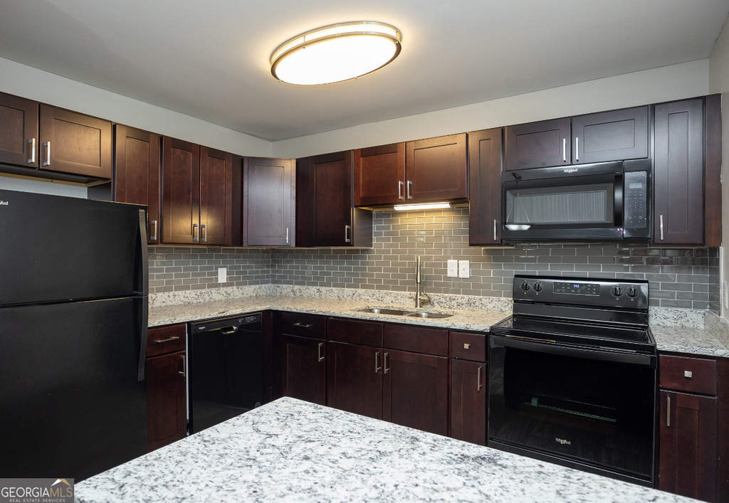 4883 Roswell Road - Photo 2