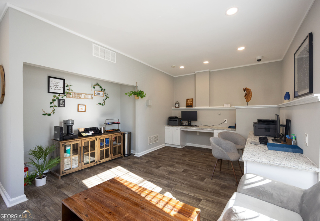 4883 Roswell Road - Photo 17