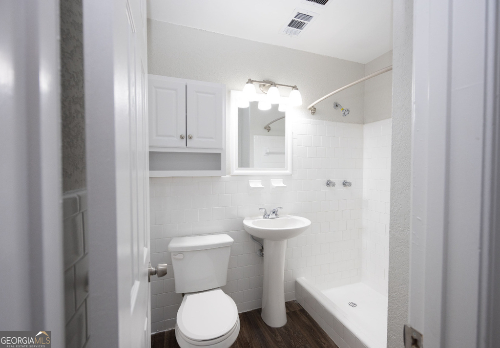 4883 Roswell Road - Photo 10