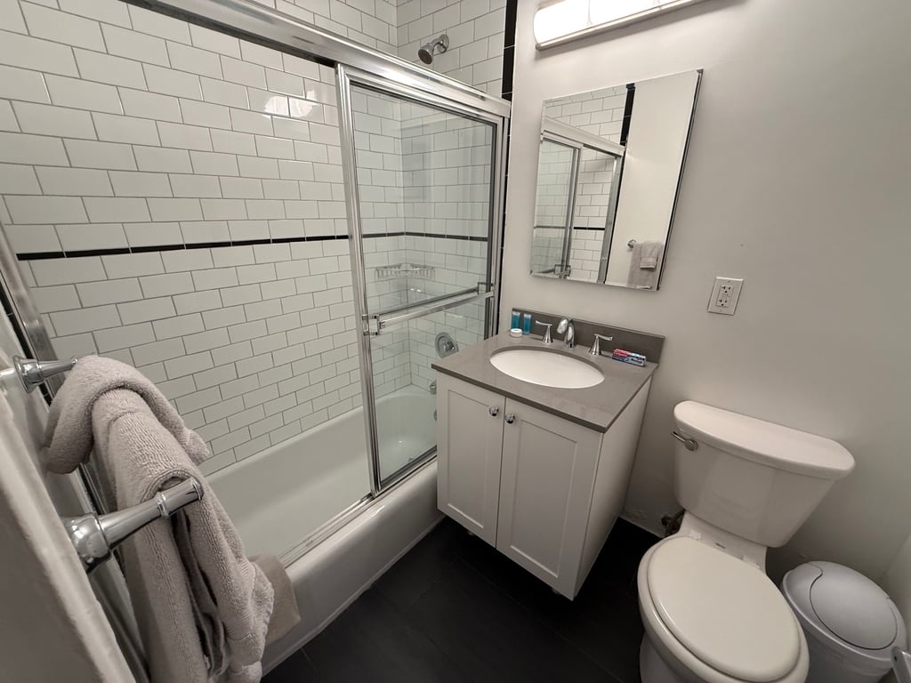 East 63rd Street - Photo 8
