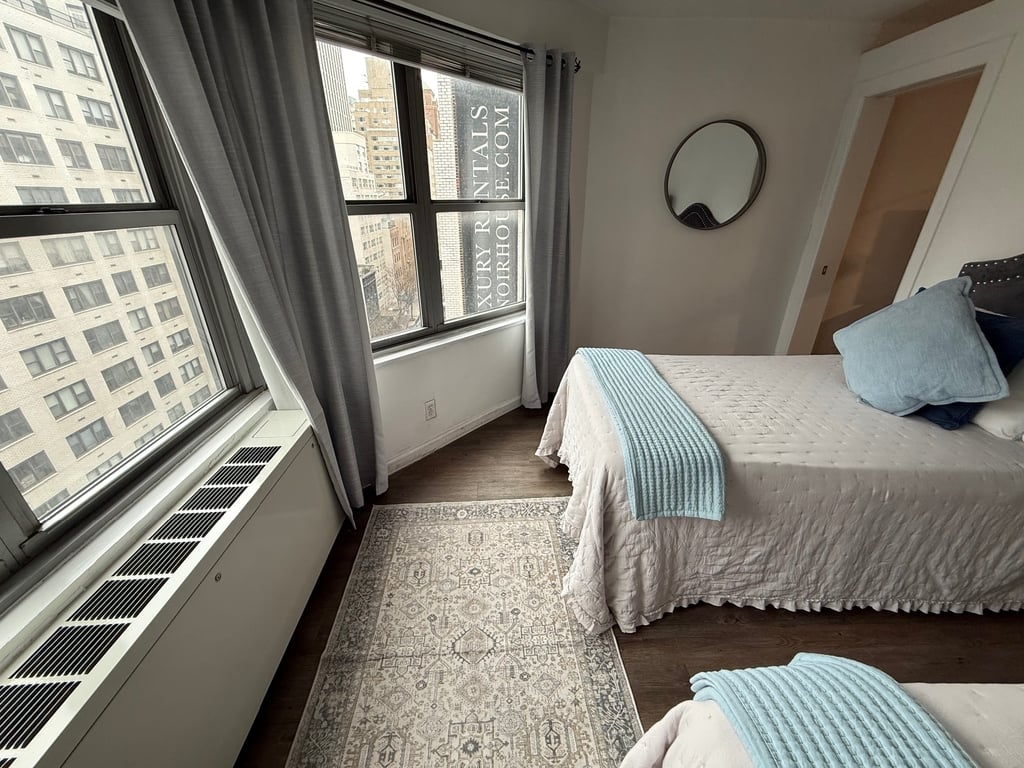 East 63rd Street - Photo 3