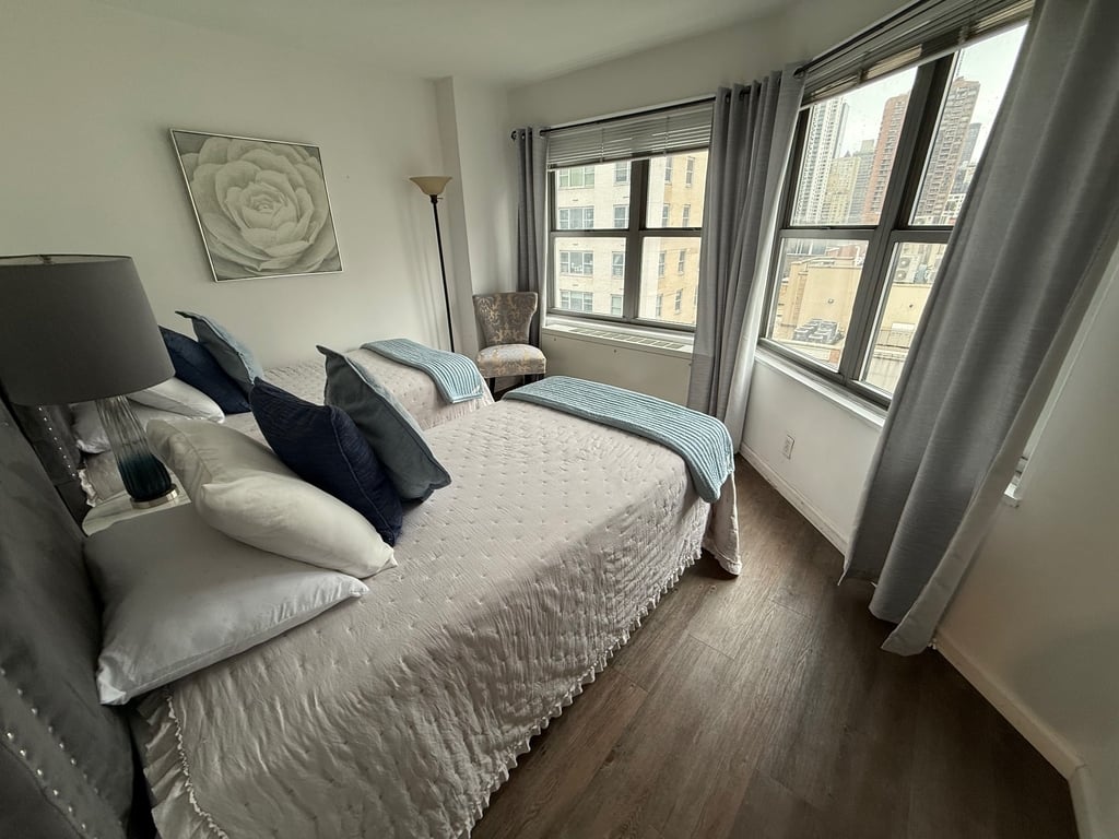 East 63rd Street - Photo 2