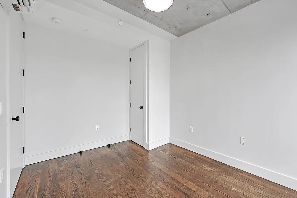31-27 37th Street - Photo 7