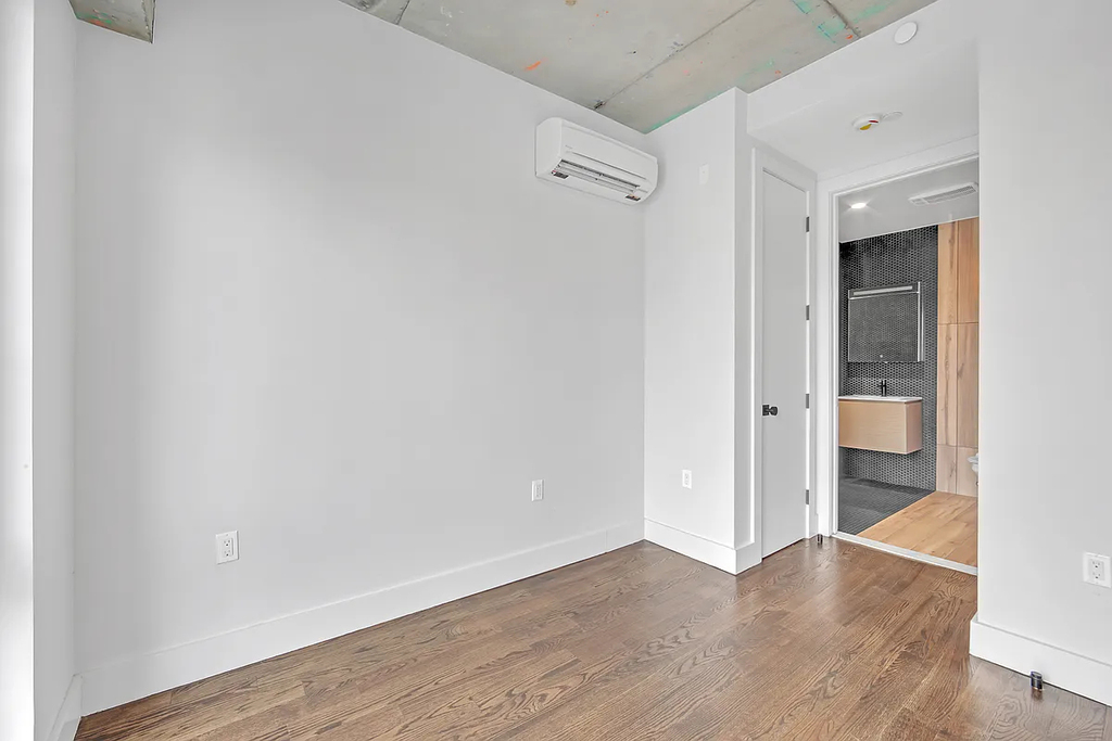 31-27 37th Street - Photo 9