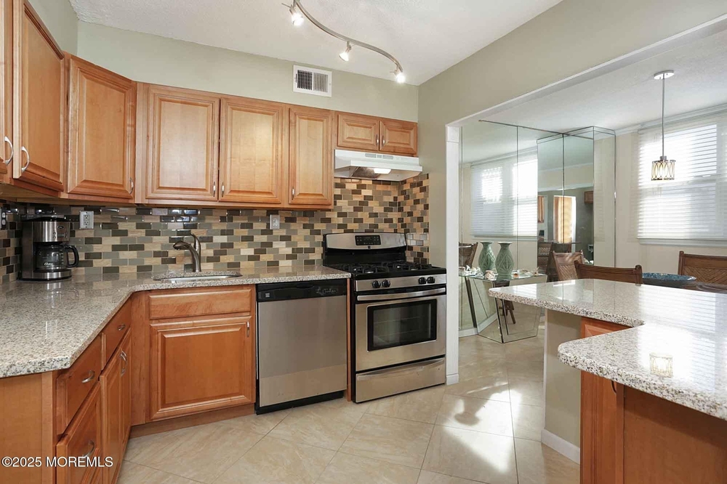 675 Ocean Avenue - Photo 6