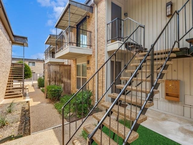 10216 Regal Oaks Drive - Photo 0