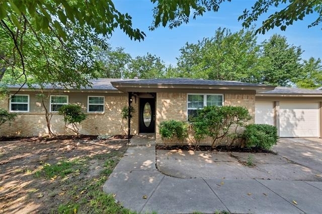 2833 Kingsbury Avenue - Photo 2
