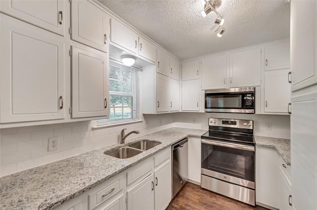 2833 Kingsbury Avenue - Photo 0