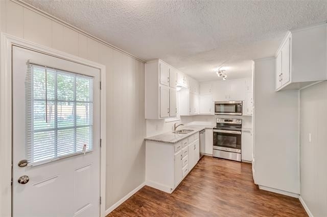 2833 Kingsbury Avenue - Photo 8