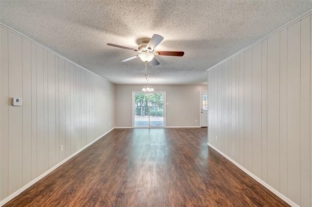 2833 Kingsbury Avenue - Photo 3