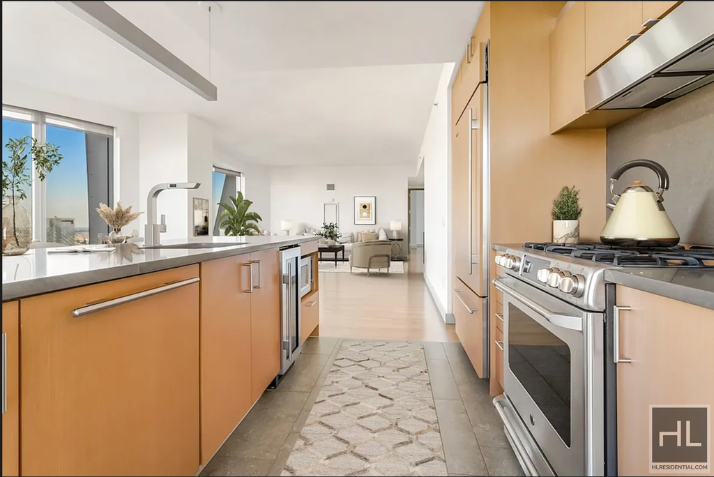 Spruce Street - Photo 3