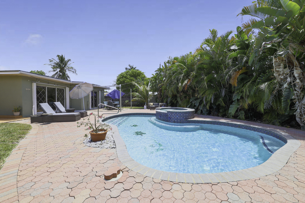 342 Sw 14th Street - Photo 0