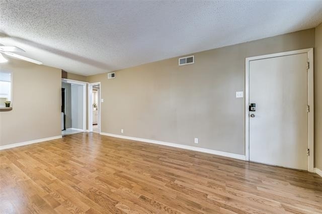 5322 Fleetwood Oaks Avenue - Photo 4