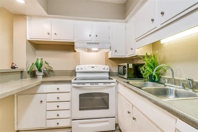 5322 Fleetwood Oaks Avenue - Photo 11