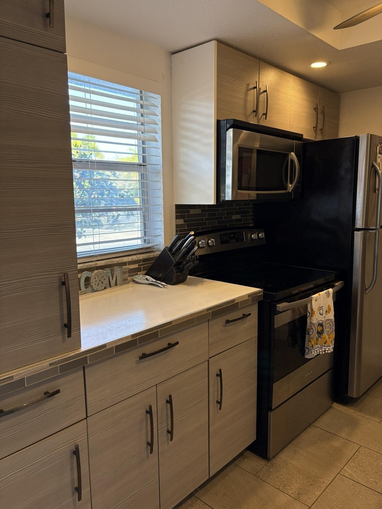 330 Ne 26th Avenue - Photo 2