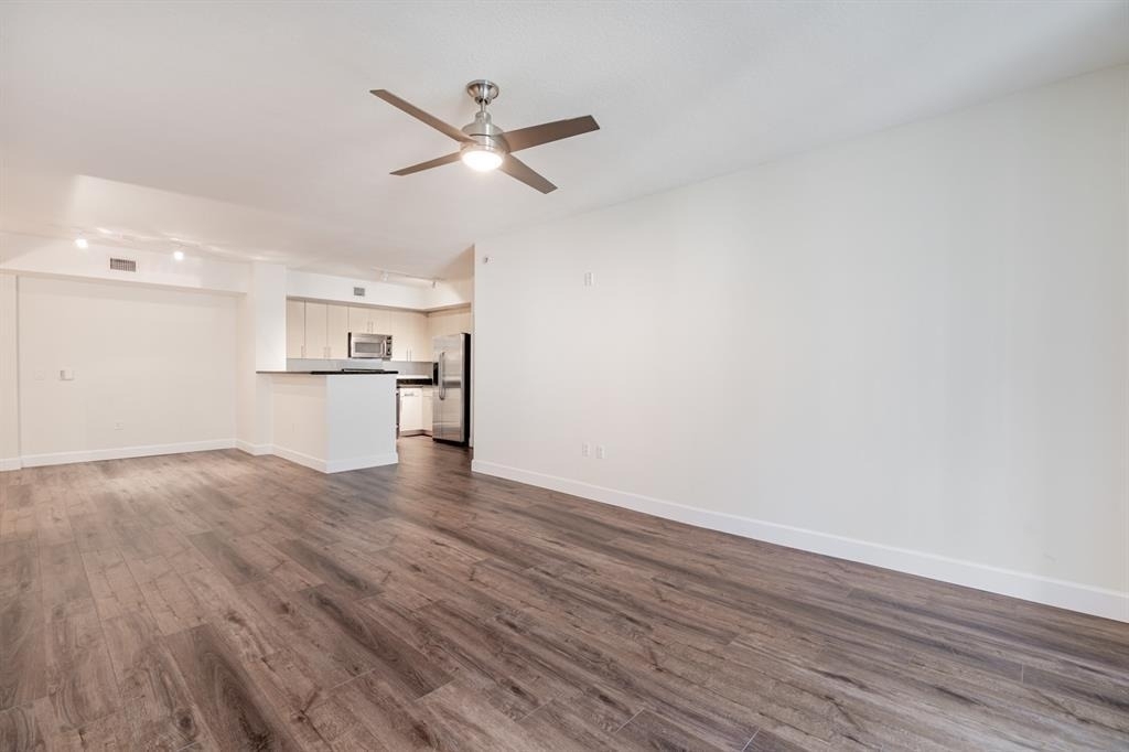 2421 Ne 65th Street - Photo 3