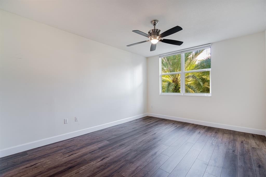 2421 Ne 65th Street - Photo 15